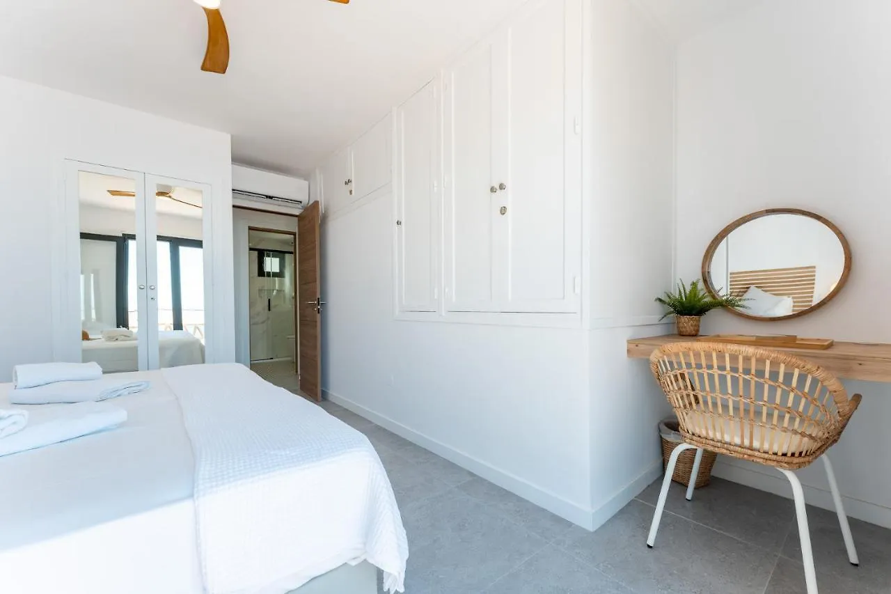 Dona Lola Renata: Beachfront Duplex with Sea Views Sitio de Calahonda Spain