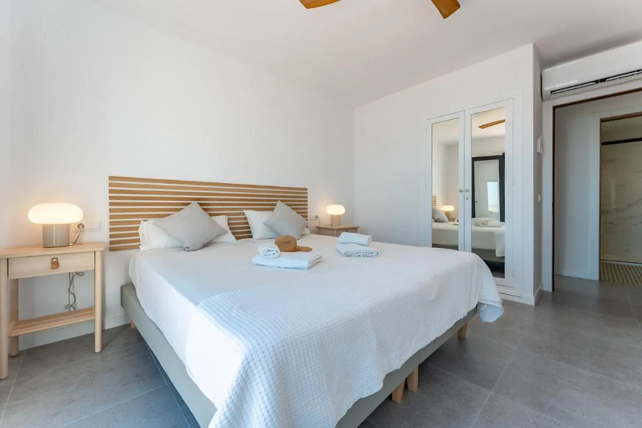 Dona Lola Renata: Beachfront Duplex with Sea Views Sitio de Calahonda 0*,