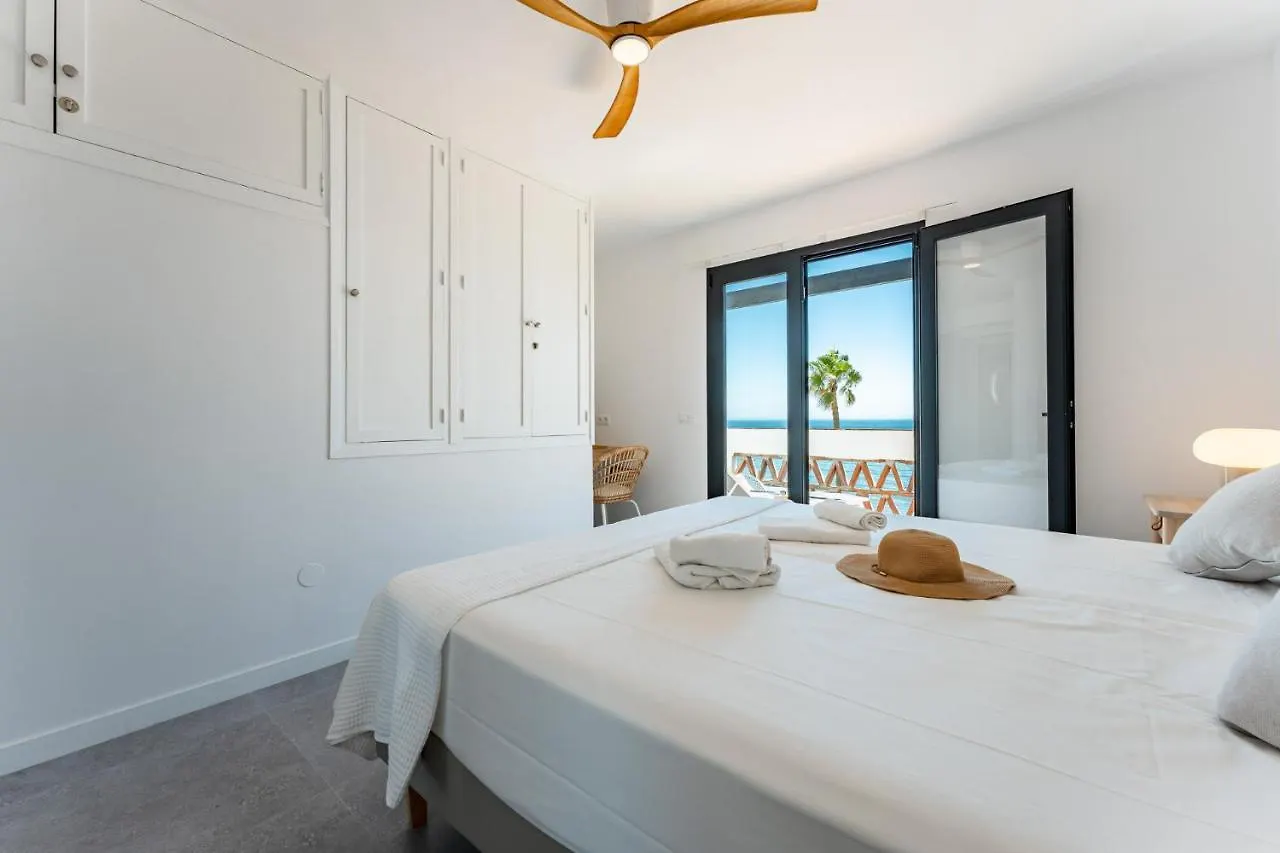 Apartment Dona Lola Renata: Beachfront Duplex with Sea Views Sitio de Calahonda